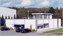 为第一栋EMC实验大楼奠基，占地面积450m²。