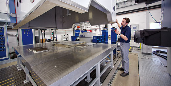 Vibration tests up to 2 tons with climatic testing